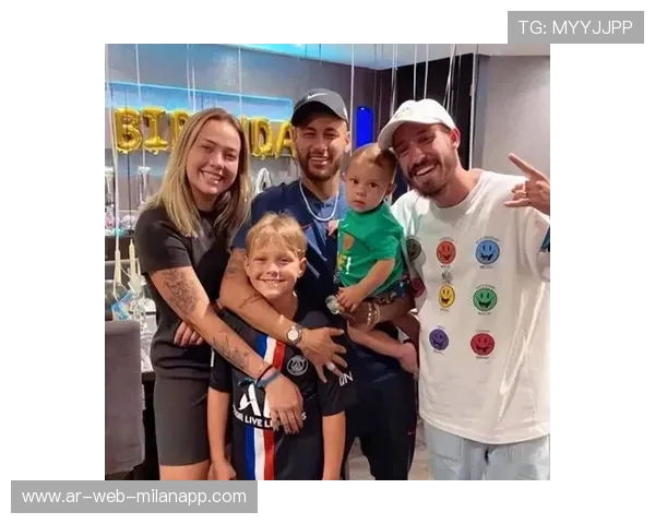 内马尔被拍与前任聚会，旧情传闻再起